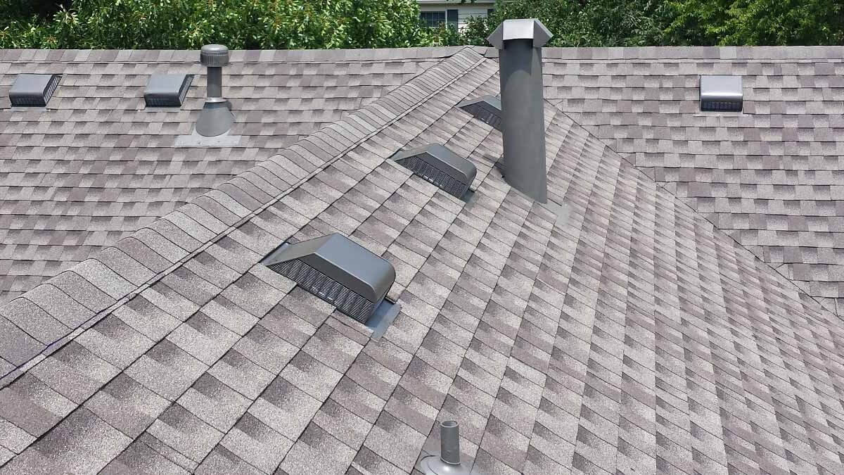 Close-up image of gray roofing, highlighting the details of the tiles and the texture of the surface.