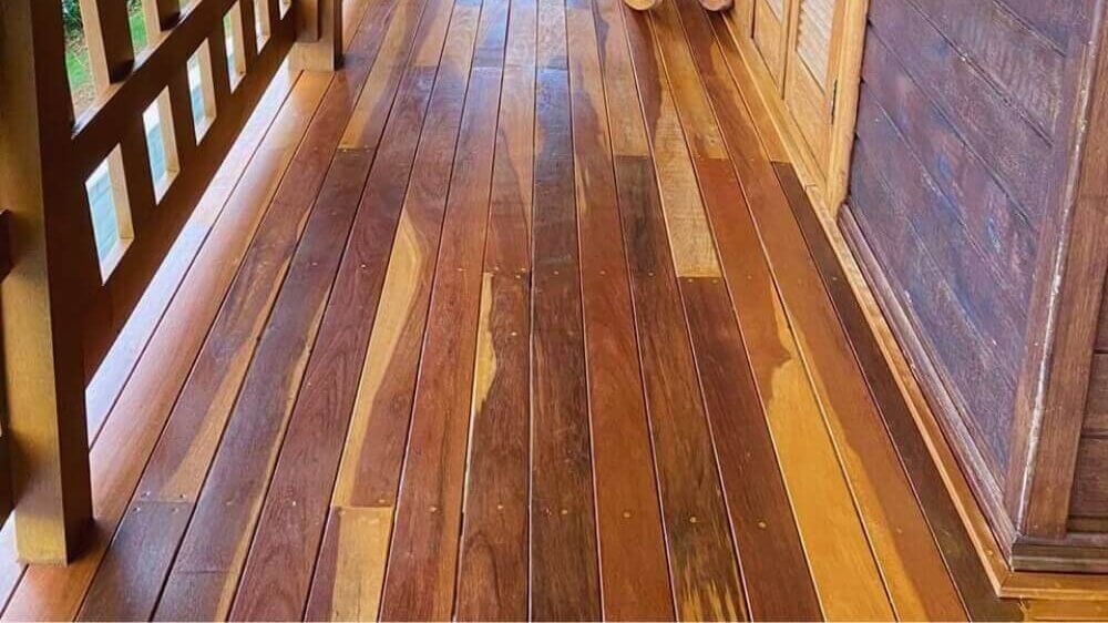 wood deck with a little wood fence in the right side and a wood door in the right one.